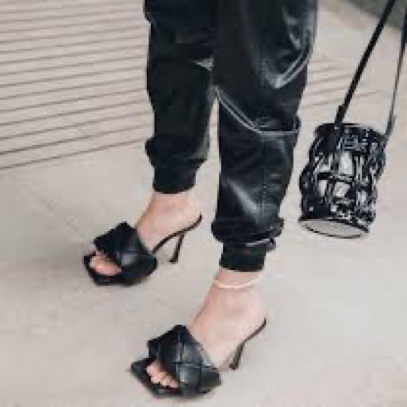 Bottega Veneta black lido heel. Worn once!! - Picture 4 of 12